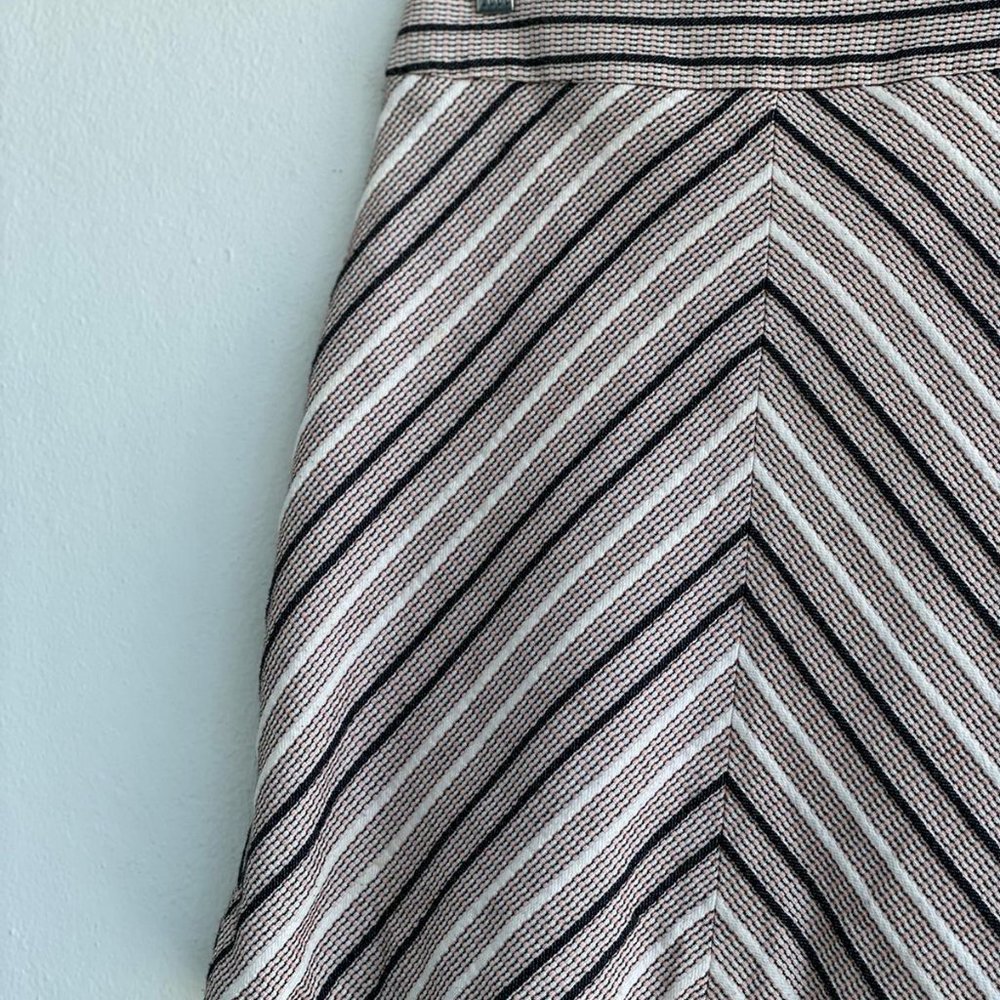 LOFT Skirt - Picture 3 of 3